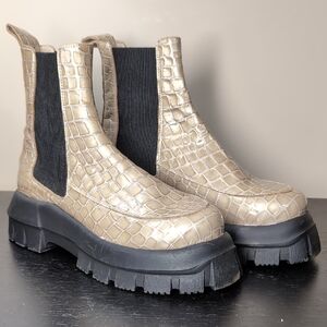 Topshop Leather Croc-Embossed Chunky Chelsea Boots Size 39